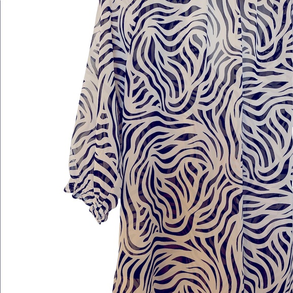 🦓 Fierce zebra print shear top (Medium Petite) - Picture 6 of 8